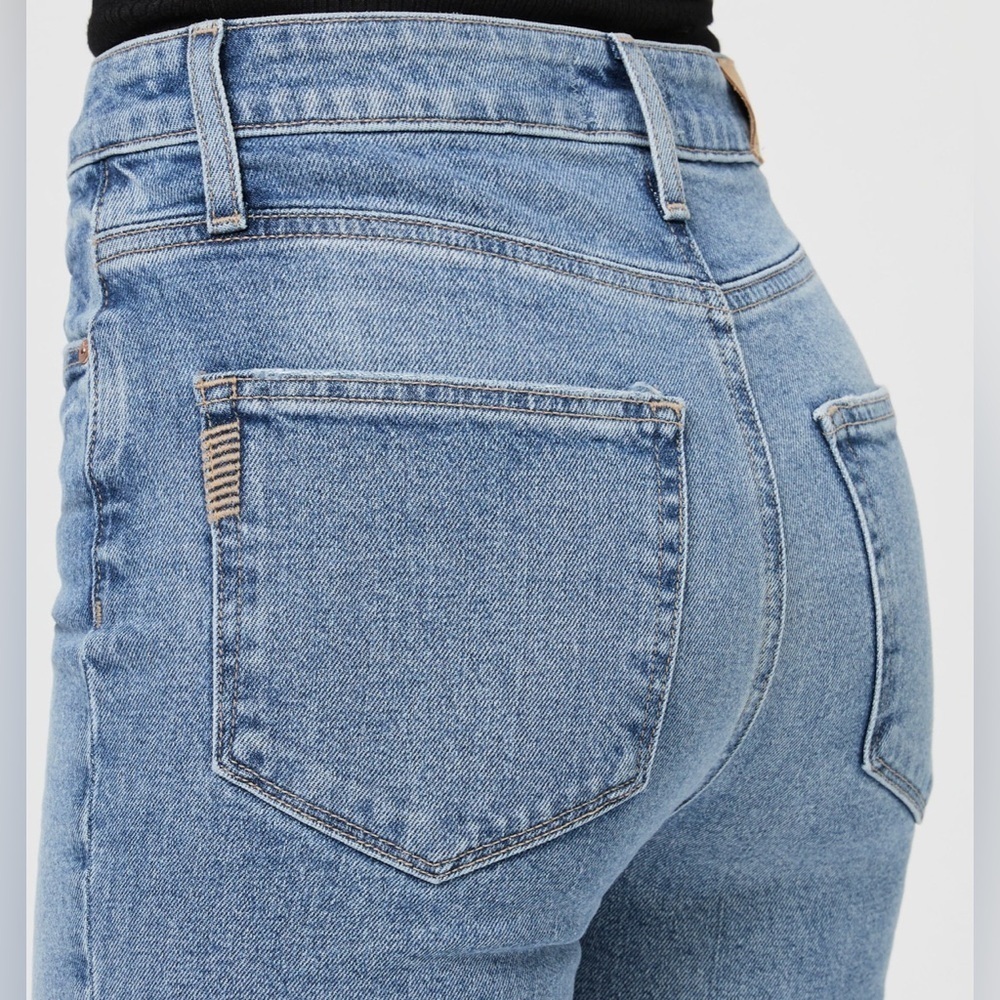 PAIGE Sold Out Stella High-Rise Straight Leg Jean in Light Wash (Leela) Size 29 - Picture 5 of 12